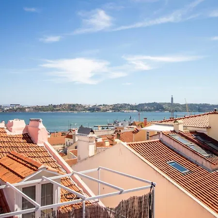 2br Terrace With Tagus View - Air-conditioned | By Airnest Apartman *